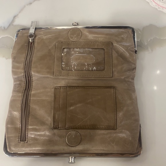 Tan HoBo embossed wallet - Picture 6 of 9